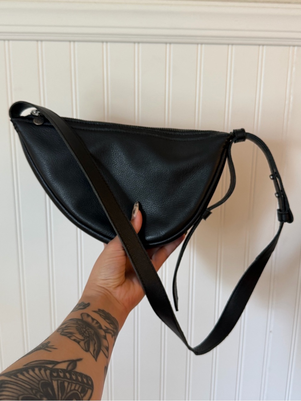 The Sak Tess Sling Leather Bag - Picture 3 of 6
